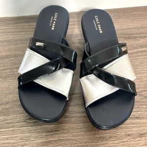 COLE HAAN WOMEN SANDALS CROSS STRAPS NAVY AND SILVER SIZE 7.5 B